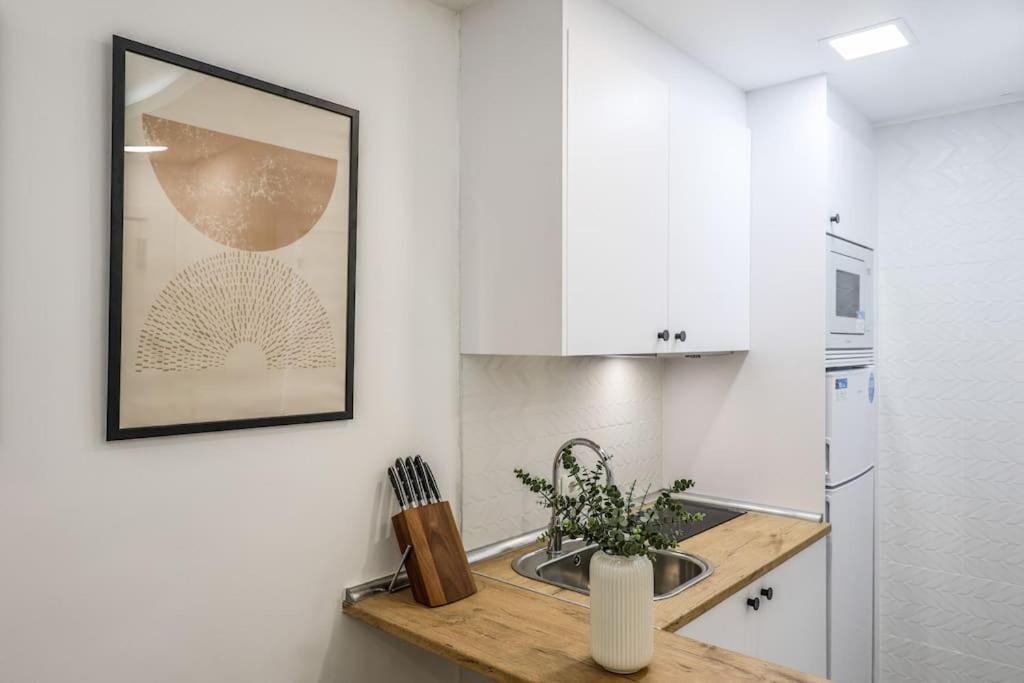 Luxe Apartment In Tetuan Madrid Exterior foto