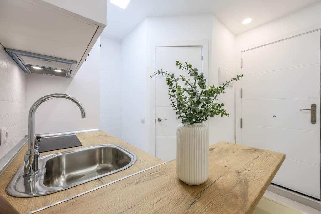 Luxe Apartment In Tetuan Madrid Exterior foto