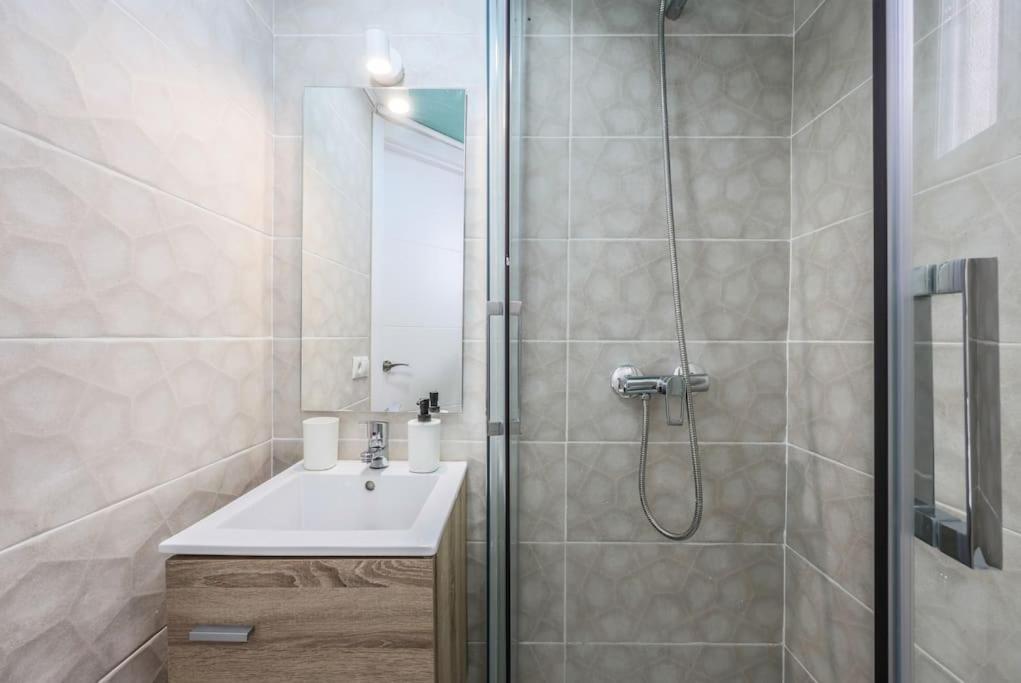 Luxe Apartment In Tetuan Madrid Exterior foto